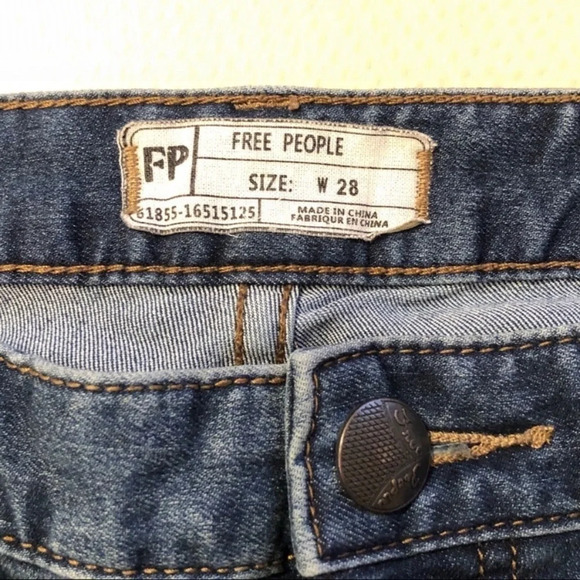 Free People Women’s Busted Knee distressed skinny jeans Size US Waist 28 - Picture 4 of 16